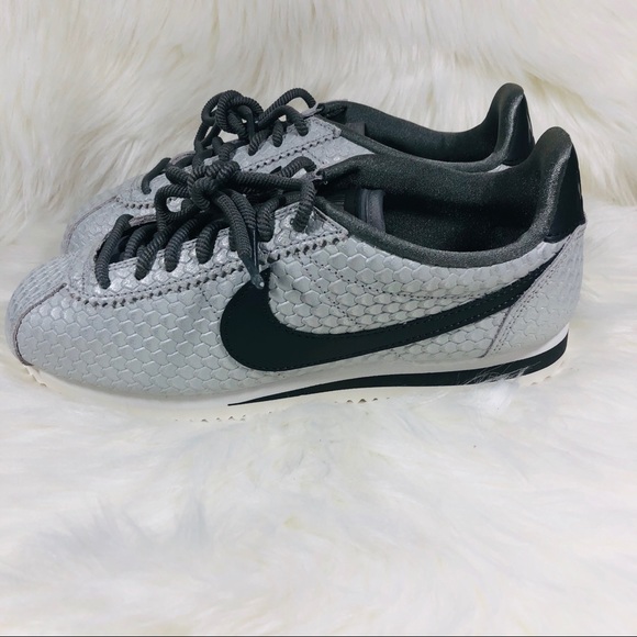 Women’s Nike Cortez - Picture 6 of 6